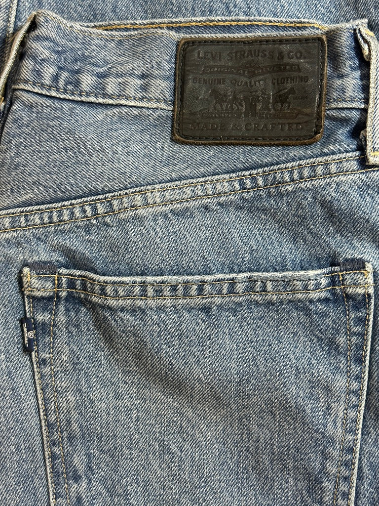 Levis Made & Crafted Barrel Crop Raw Hem W26