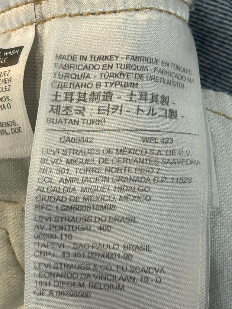 Levis Made & Crafted Barrel Crop Raw Hem W26