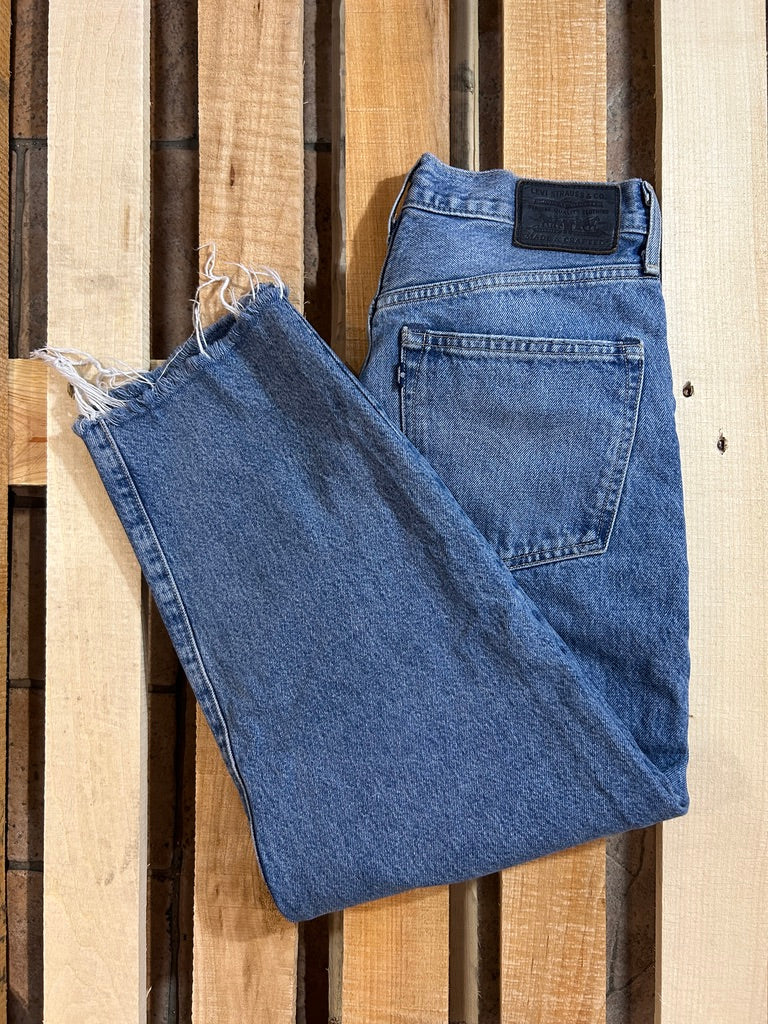 Levis Made & Crafted Barrel Crop Raw Hem W26