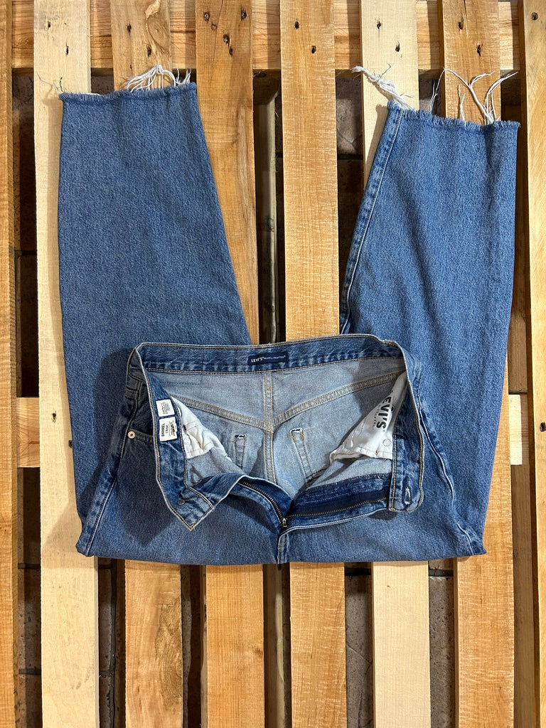 Levis Made & Crafted Barrel Crop Raw Hem W26