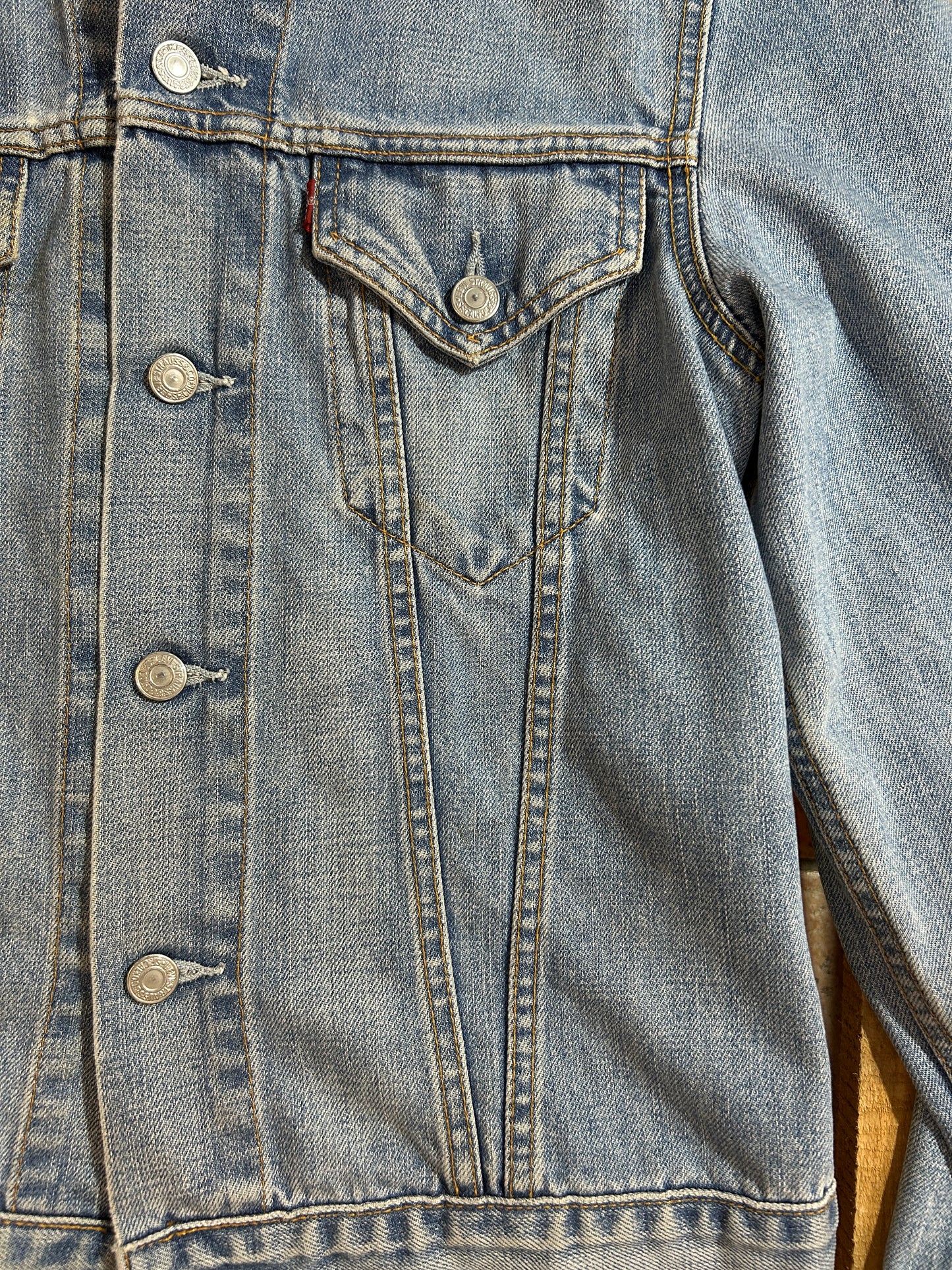 Levi’s Trucker 70500 (año 2000) – Talla M – Made in Túnez